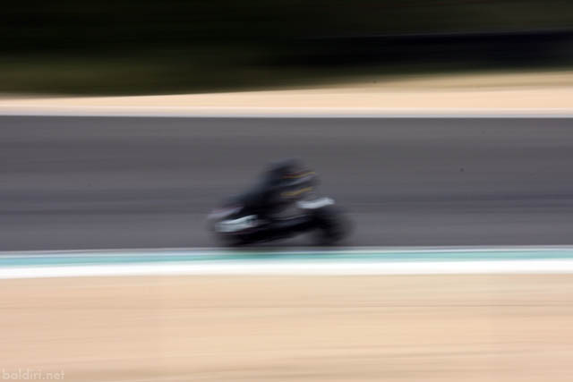 baldiri : blurred vespa : baldiri09052701