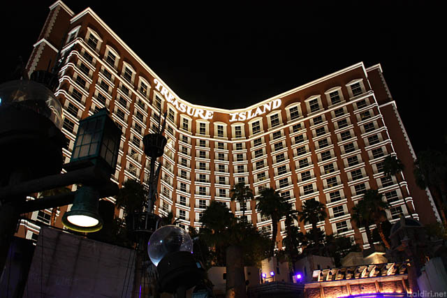 baldiri : treasure island hotel by night : baldiri09101801