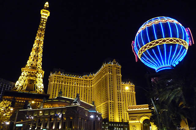 paris las vegas hotel by night : baldiri09102401