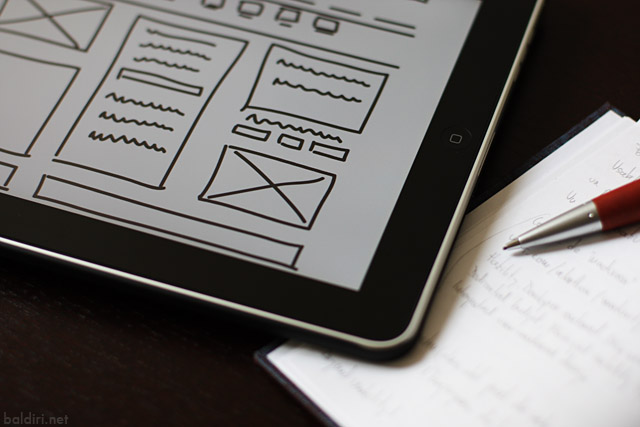 baldiri : wireframe, ipad, pencil & notebook