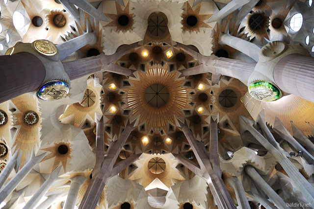 baldiri : la sagrada familia ceiling